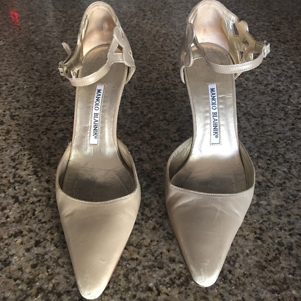 Manolo Blahnik high heels shoes size 37 tan color
